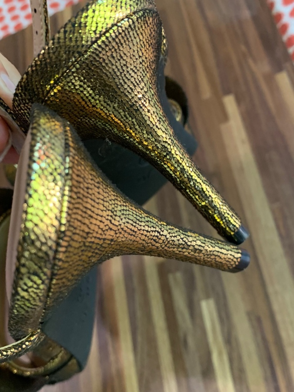 Unisa Gold Ruffle Heels - Picture 10 of 10